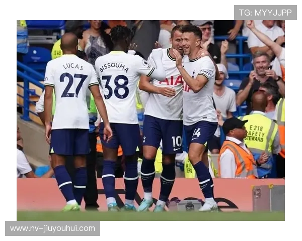 全方位全球足球比赛典型红牌犯规判罚情形与深度案例解析资料汇编